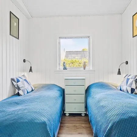 2 Bedroom Stunning In *